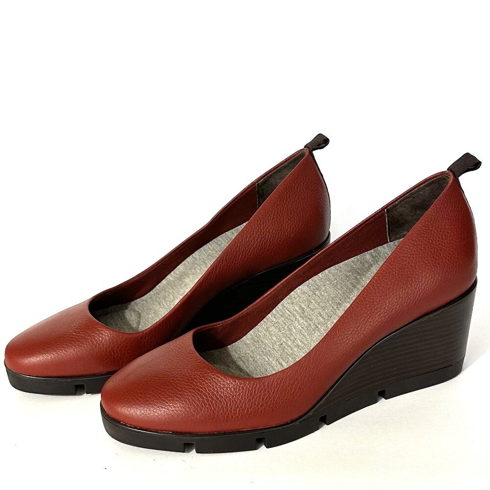 NWOT BETABRAND All Weather Cushioned Women's Wedge Heels